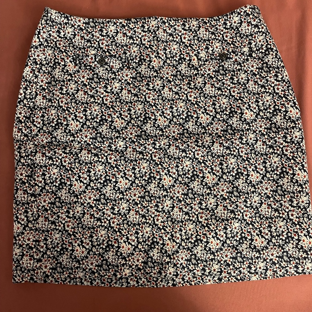 Floral print skirt